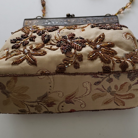 Shakeel's Concepts💌👌embroidered Purse - Picture 4 of 8